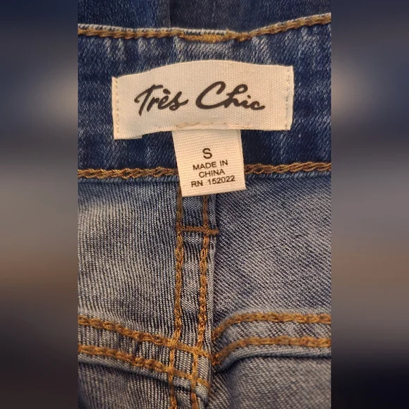 Tres Chic Dark Wash Distressed Floral Patch Boho Casual Festival Jeans New Small - Picture 5 of 5